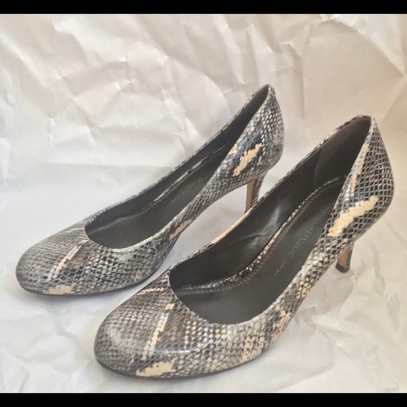 BR size 7 round toe python print heels 👠 - Picture 2 of 7